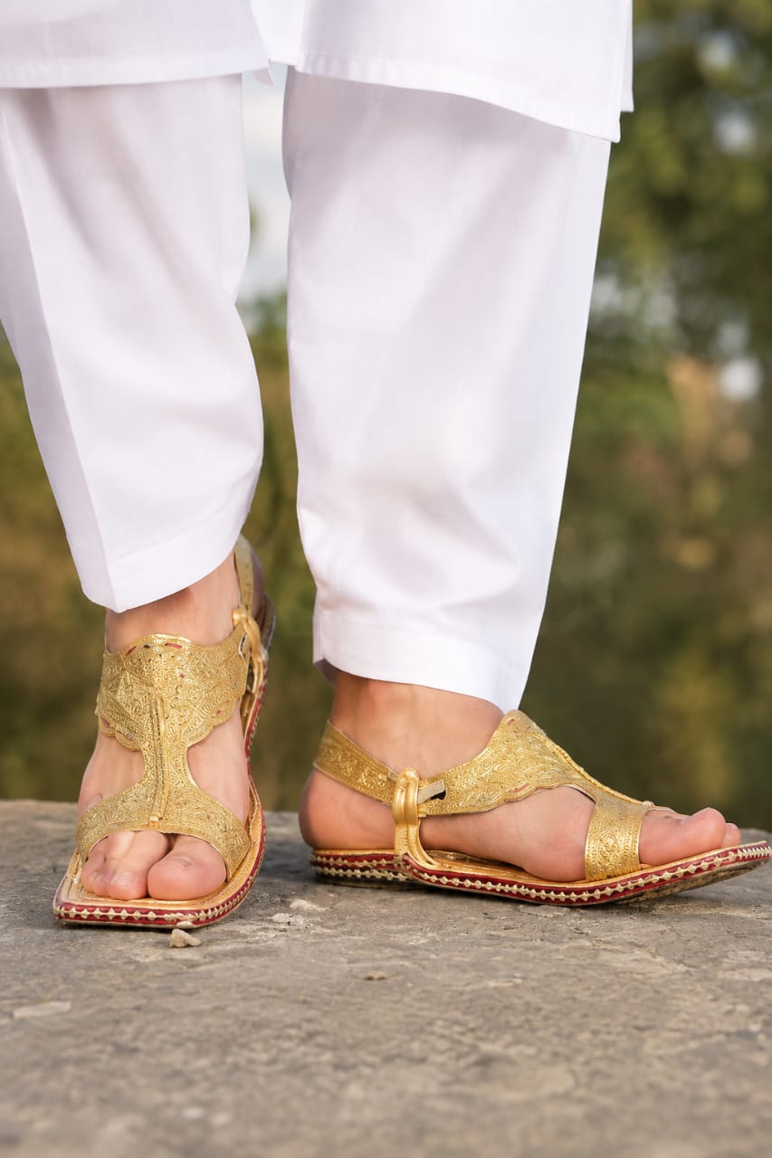 Peshawari Tilla Karhai Chappal – Gold & Silver Embroidery (Premium Handmade)